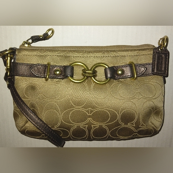 L@@K! Gorgeous/Rare COACH ~Mia Signature Outline Large Sateen Clutch Wristlet☆ - Picture 6 of 16